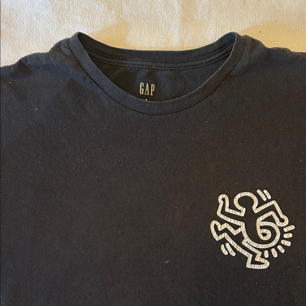 GAP Black Short Sleeve Tee with White Graphic